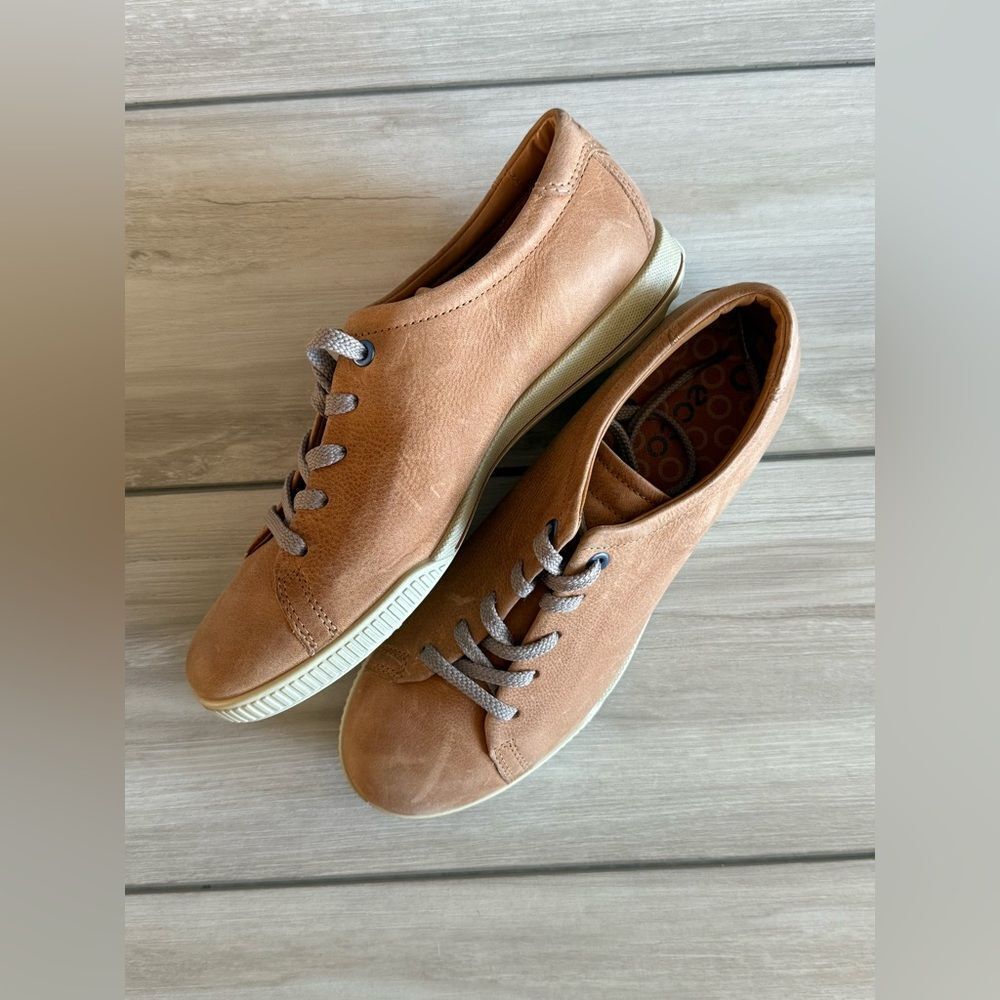 Ecco Leather Sneaker Brown Size 8/8.5 NWOT